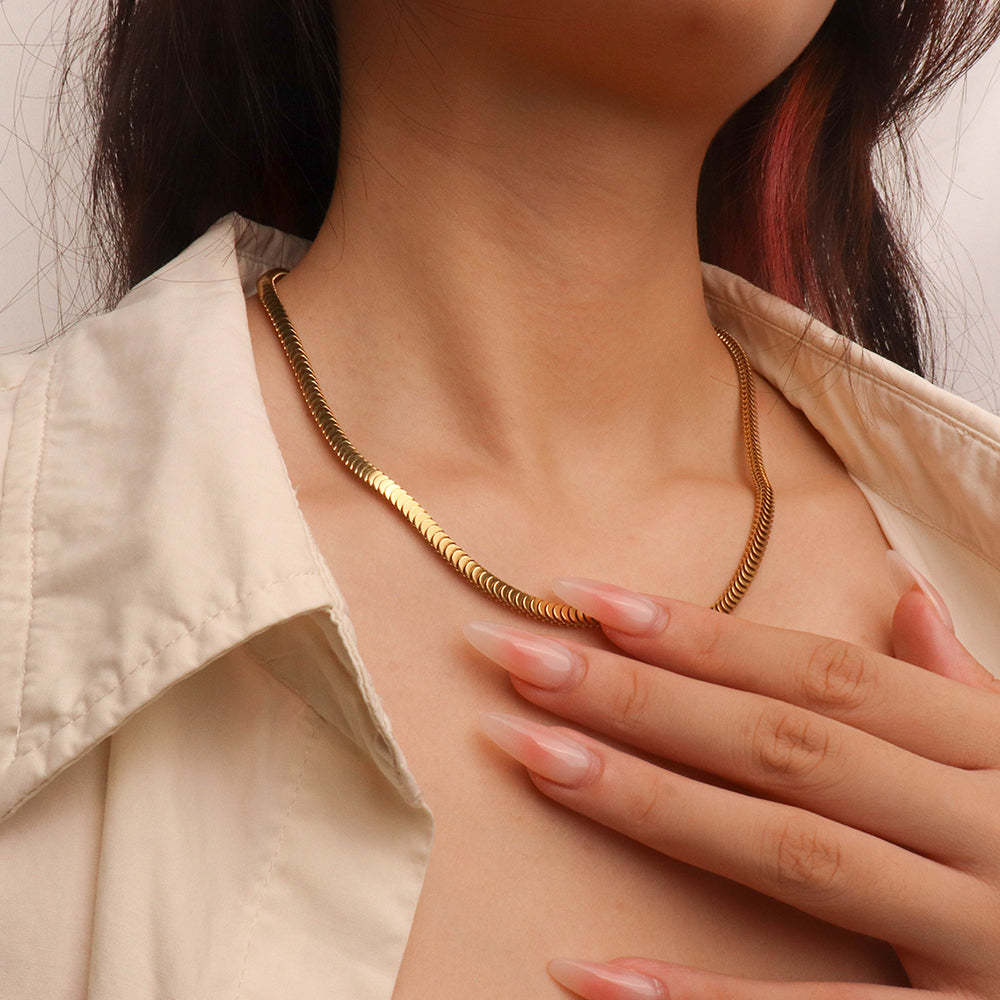 ROSAIRE SNAKE NECKLACE